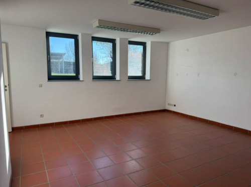 17 - Büro und Wohnzimmer im Untergeschoss.png - 