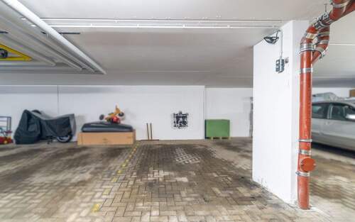 Tiefgaragenstellplatz - 