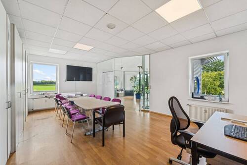 Büro OG Gebäude 1 - 
