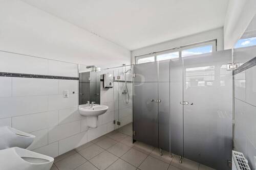 Sanitär Halle Gebäude 2 - 