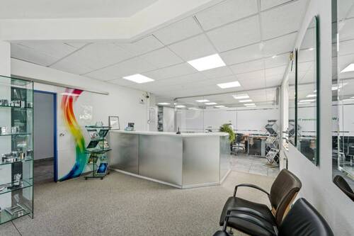 Eingangsbereich Gebäude 1 - Halle in Hude (Oldenburg) / Altmoorhausen zum Kaufen
