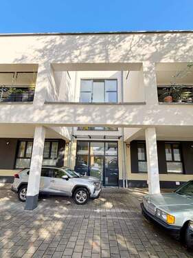 Frontansicht Eingansbereich - Etagenwohnung mit 96,50 m² in Leverkusen zum Kaufen