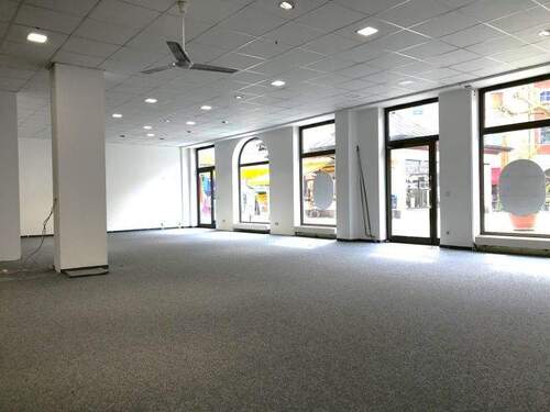 Blick 3 in den Verkaufsraum - 