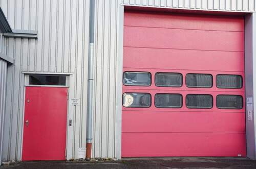 Zugang Tor und Tür - EG - Halle in Essingen