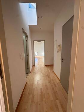 Flur Richtung Wohnzimmer - 