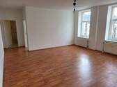 Das Wohn-Schlaf-Zimmer (2) - Helle 2-Raum-Wohnung mit Küche und Glasfaseranschluss!