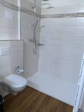 Bad Dusche - 1 Zimmer Etagenwohnung zur Miete in Crimmitschau