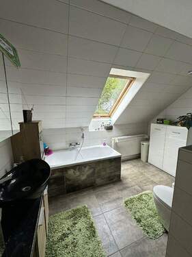 Badezimmer in Hauptwohnung (Obergeschoss) - 