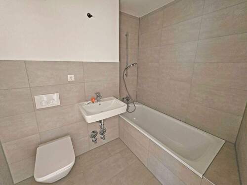 Neues Wannenbad - Etagenwohnung mit 76,90 m² in München zur Miete