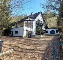 Traumhafte Lage, ländliches Anwesen , 2 Häuser auf 2 Flurstücke mit 2398 m² Grund und ca. 300 m² Wohnfläche in absoluter Waldrandlage ohne Nachbarn - Leuchtenberg Lückenrieth