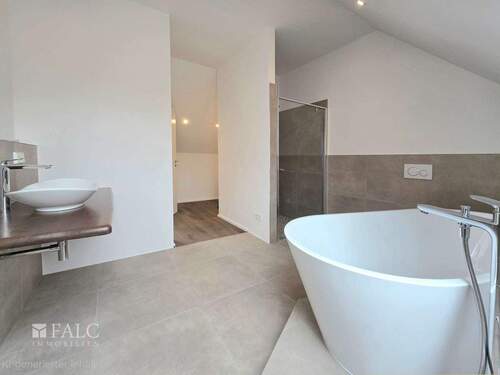 Badezimmer Dachgeschoss - 