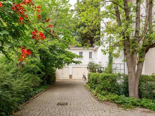 Sky & Courtyard - 