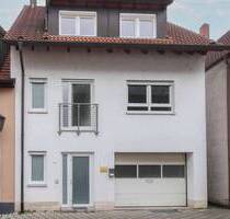 Platz für die ganze Familie: Großes Einfamilienhaus mit Garage in Kuppenheim