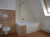 Badezimmer - Bezugsfreie gemütliche Zweiraumdachgeschosswohnung im Zentrum von Oschatz