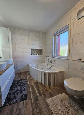 BAD 1 mit Whirlpool - 