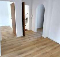 3-Zimmer-Wohnung mit Dachterrasse & Markise, 86 m² Wohnfläche, neuer Küche und Garage am Hammerweg in Weiden zu vermieten - Weiden in der Oberpfalz