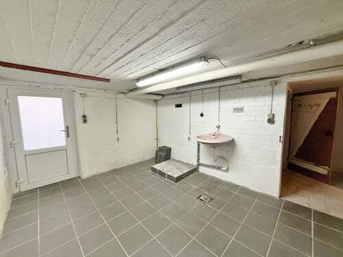 Waschküche mit Außenzugang - 