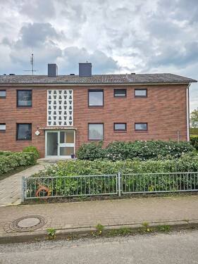 Außenansicht - Gemütliche Wohnung im 4-Parteienhaus mit Balkon
