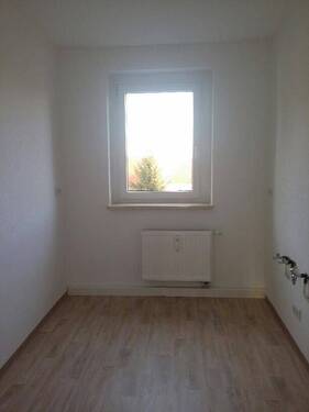 Küche mit Fenster - 4 Zimmer Etagenwohnung in Mülsen