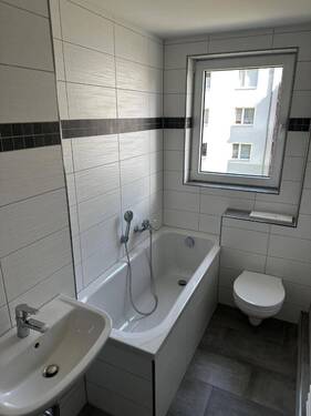Badezimmer mit Wanne - 2 Zimmer Etagenwohnung in Hartenstein