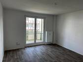 Wohnzimmer mit Balkon - 