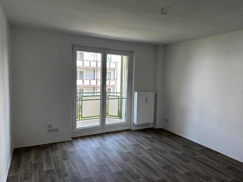 Wohnzimmer mit Balkon - 