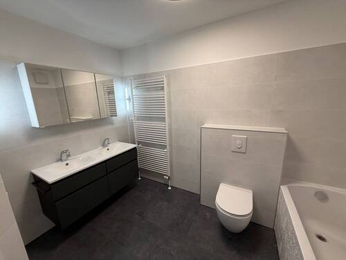 Badezimmer 1. OG - 