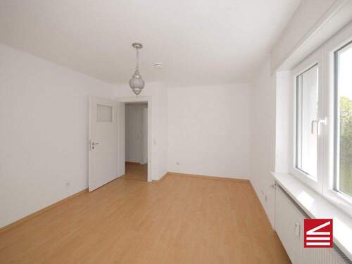 Schlafzimmer - Blick in Richtung Flur - 