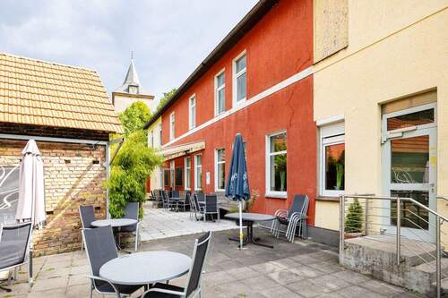 Biergarten - Mehrfamilienhaus, Wohnhaus mit 186,00 m² in Halle-Hörste zum Kaufen