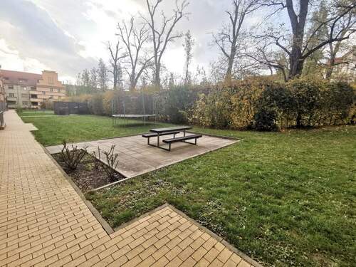 Parkähnlicher Hinterhof - 