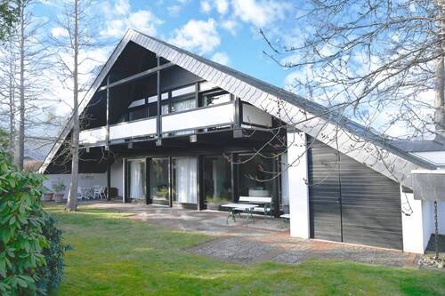 Blick aus dem Garten - Massiv gebaut, modern saniert - Ihr Wohn- und Geschäftshaus in Weddel