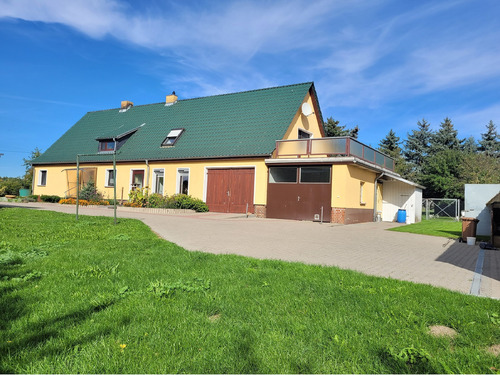 Einfamilienhaus mit Einliegerwohnung - Großes Einfamilienhaus mit Süd-Dachterrrasse und Einliegerwohnung