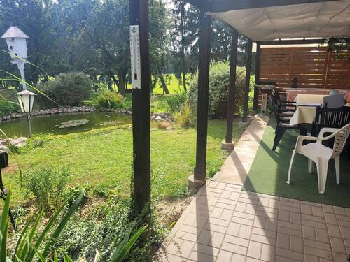 Außenterrasse zum Teich - Einfamilienhaus mit 205,30 m² in Bernau zum Kaufen
