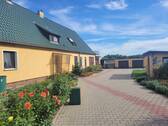 Einfamilienhaus mit Zufahrt - 