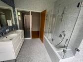 Bad mit Fenster.JPG - 