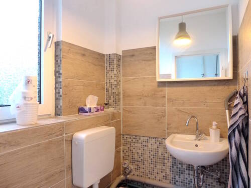 WC Laden links - Mehrfamilienhaus, Wohnhaus in Essen