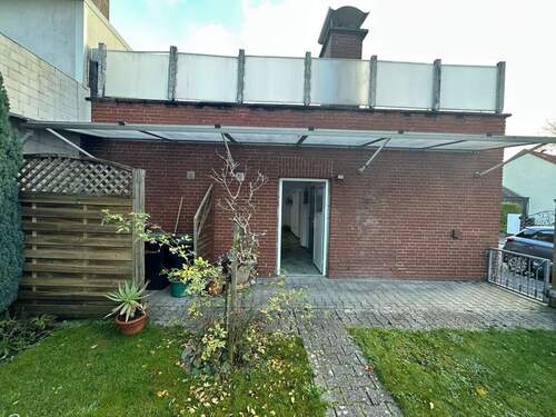 Ansicht mit Dachterrasse - 