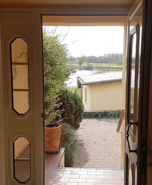 Blick auf Terrasse im Hof - 