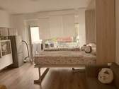 Wohn- und Schlafzimmer - Möbliertes Apartment mit Balkon – gegenüber dem Sternwartpark in D-Volmerswerth