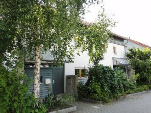 Hauseingang - Einzimmerwohnung mit kleinem Garten in Trebbin - unmittelbar am Naturschutzgebiet