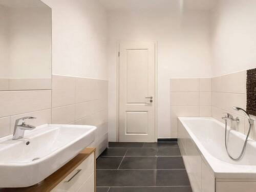 Bad mit Wanne - digital leer - 