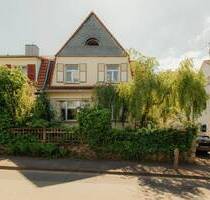 Grüne Stadtoase von 1912: Repräsentativer Altbau mit zwei Einheiten & enormem Potenzial - Bergisch Gladbach