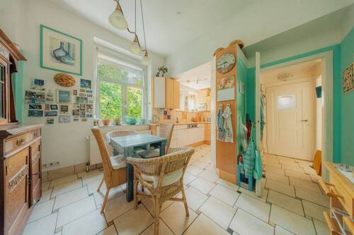 offene Küche - 8 Zimmer Doppelhaushälfte in Bergisch Gladbach