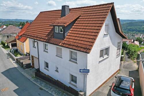 Luftbild - 7 Zimmer Einfamilienhaus zum Kaufen in Kronach