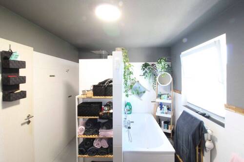 Badezimmer 1. OG DHH links - 