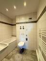 Bad mit Wanne/Handtuch-HK/WM-Anschluss - Etagenwohnung mit 80,60 m&sup2; in Wilkau-Haßlau zur Miete