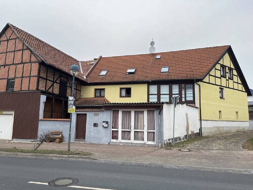 Bild1 - Zweifamilienhaus mit großem Grundstück und Scheune in Westerhausen