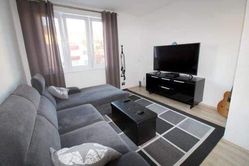 Wohnzimmer - 2 Zimmer Etagenwohnung zum Kaufen in Augsburg