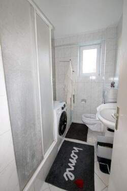 Badezimmer - Etagenwohnung mit 50,00 m² in Augsburg zum Kaufen