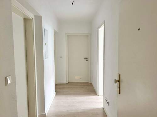 Diele - Etagenwohnung mit 68,50 m&sup2; in Nürnberg zur Miete